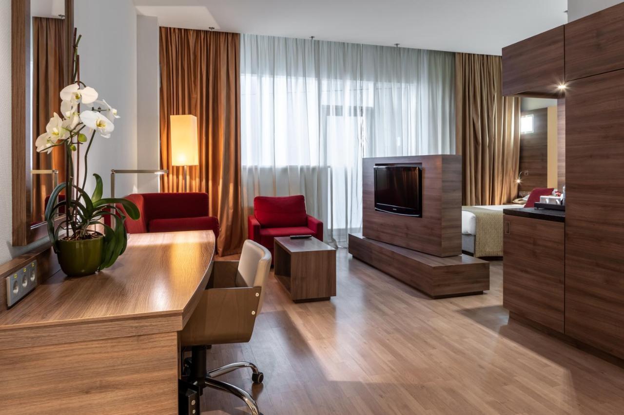 Ramada Encore Kiev Exterior foto